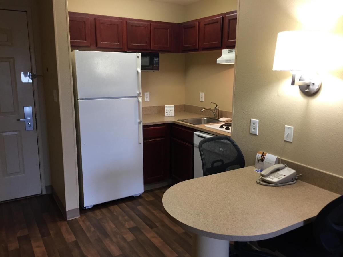 Extended Stay America Suites - Tampa - Airport - N Westshore Blvd Bagian luar foto