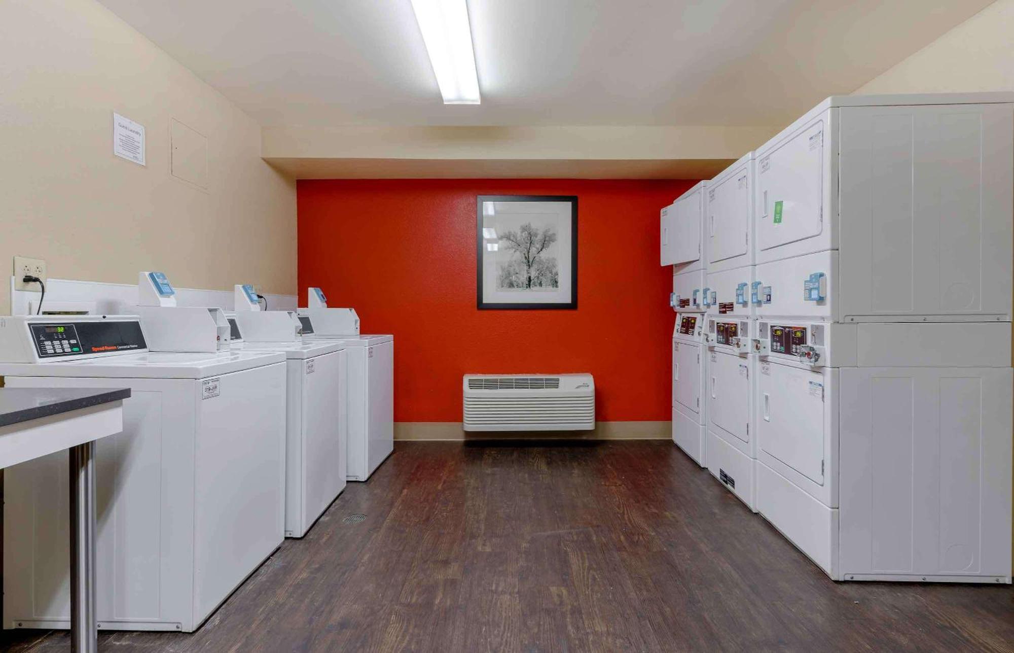 Extended Stay America Suites - Tampa - Airport - N Westshore Blvd Bagian luar foto