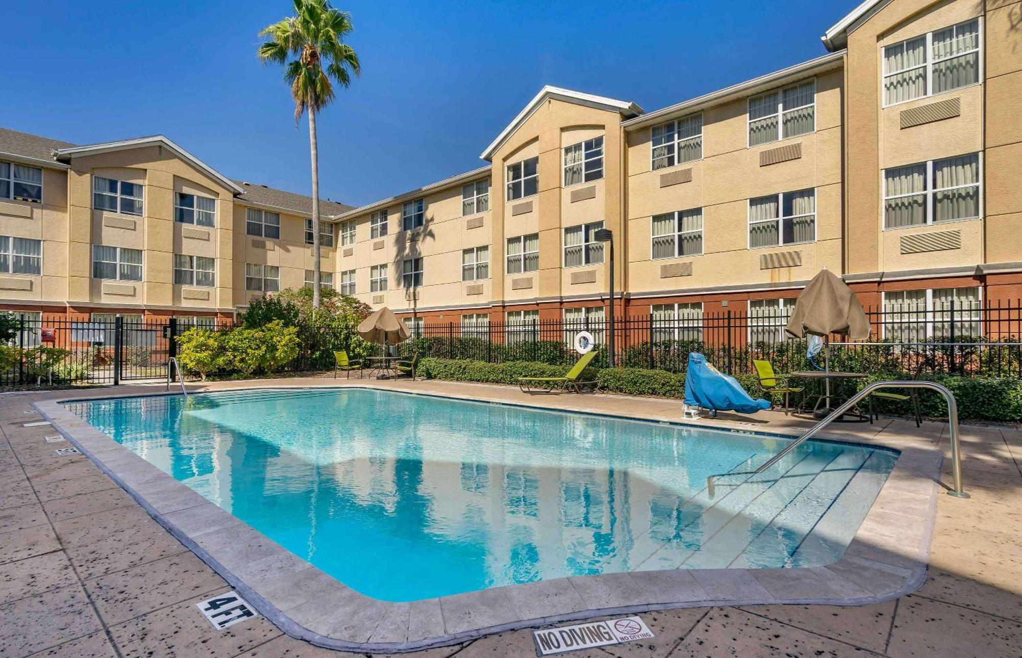 Extended Stay America Suites - Tampa - Airport - N Westshore Blvd Bagian luar foto