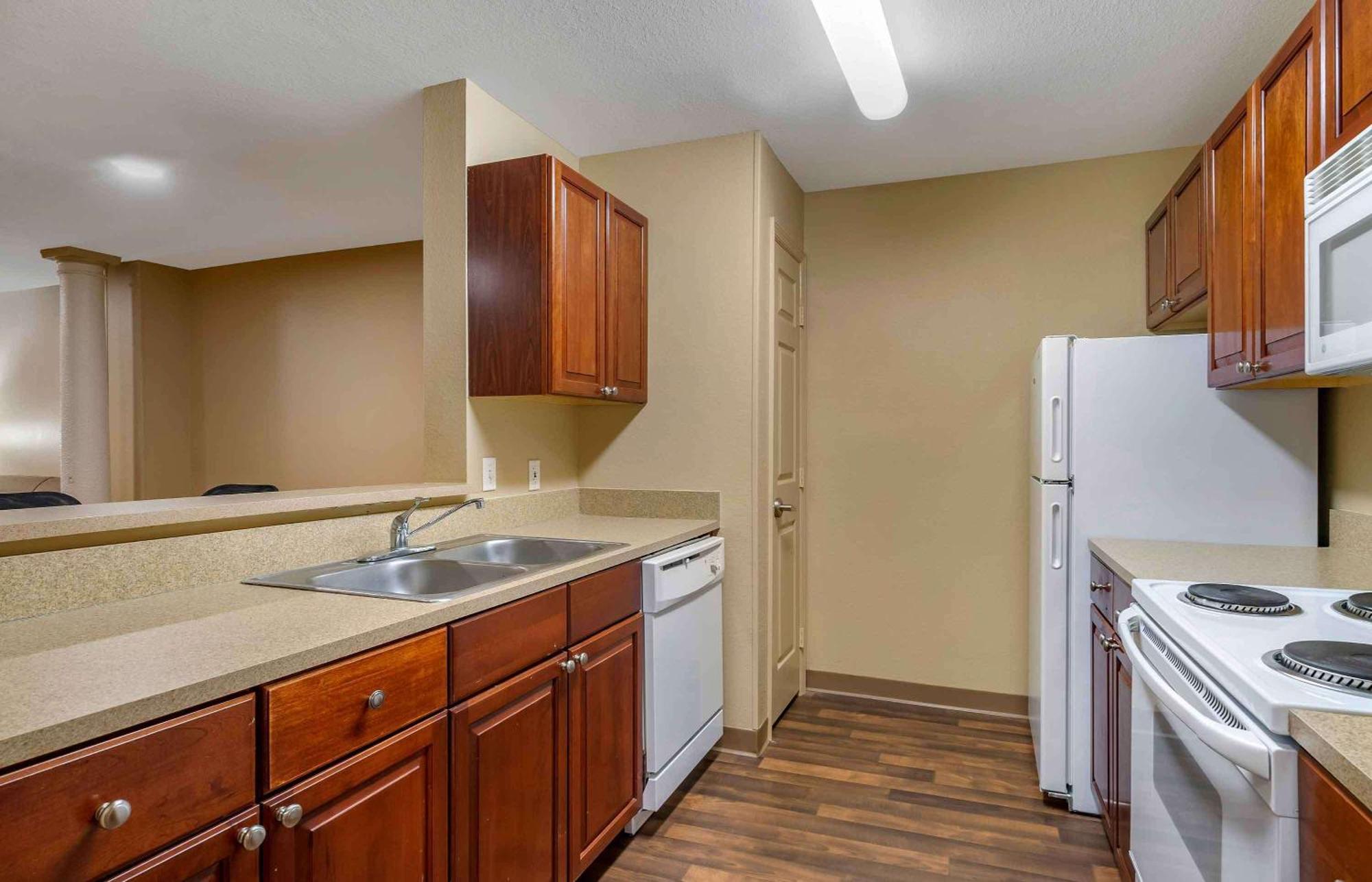 Extended Stay America Suites - Tampa - Airport - N Westshore Blvd Bagian luar foto