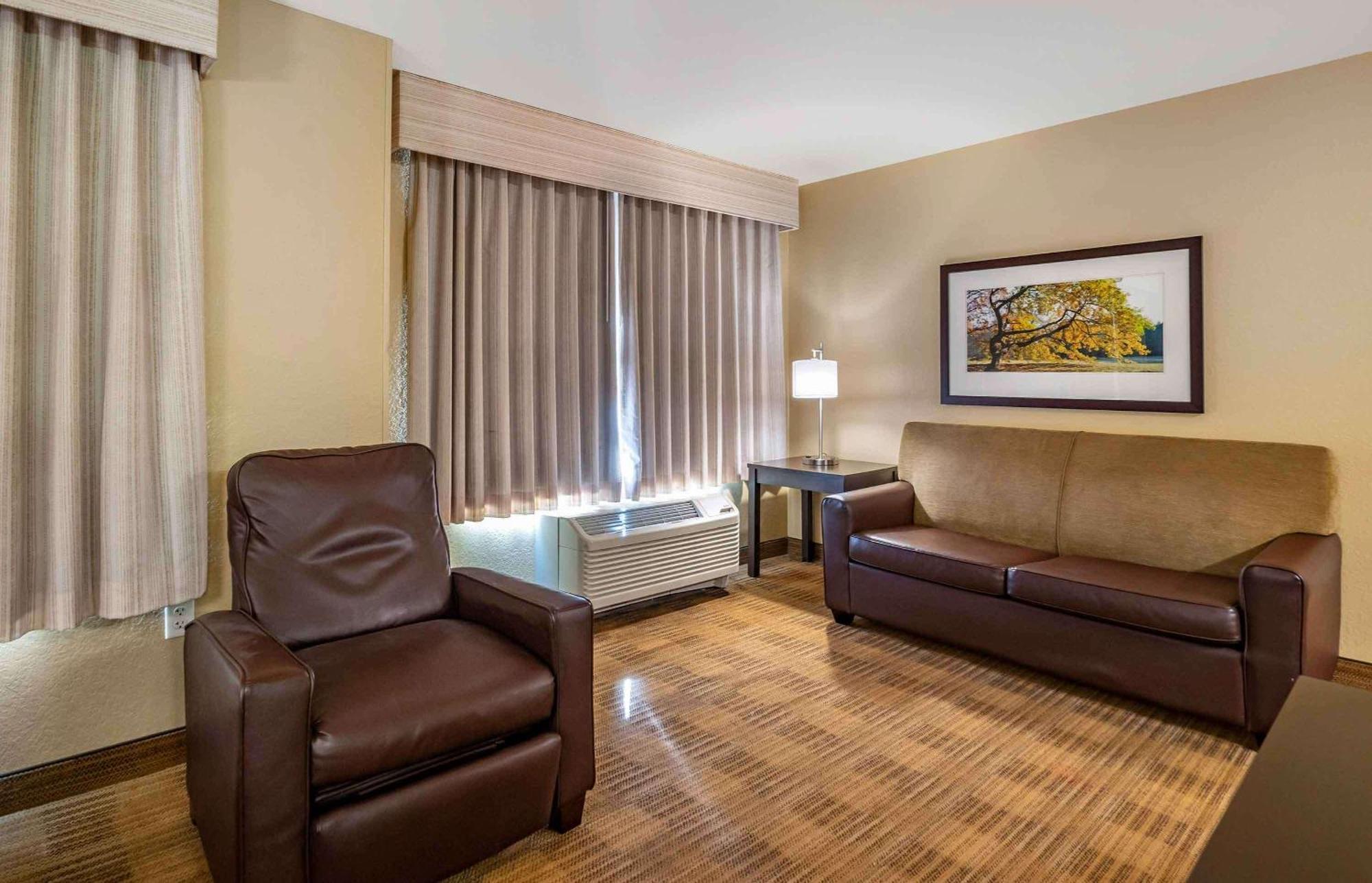 Extended Stay America Suites - Tampa - Airport - N Westshore Blvd Bagian luar foto