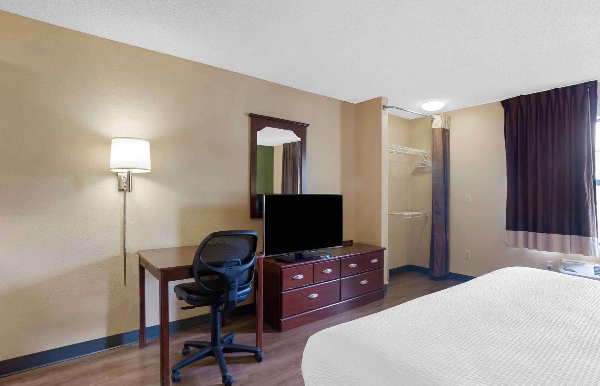 Extended Stay America Suites - Tampa - Airport - N Westshore Blvd Bagian luar foto