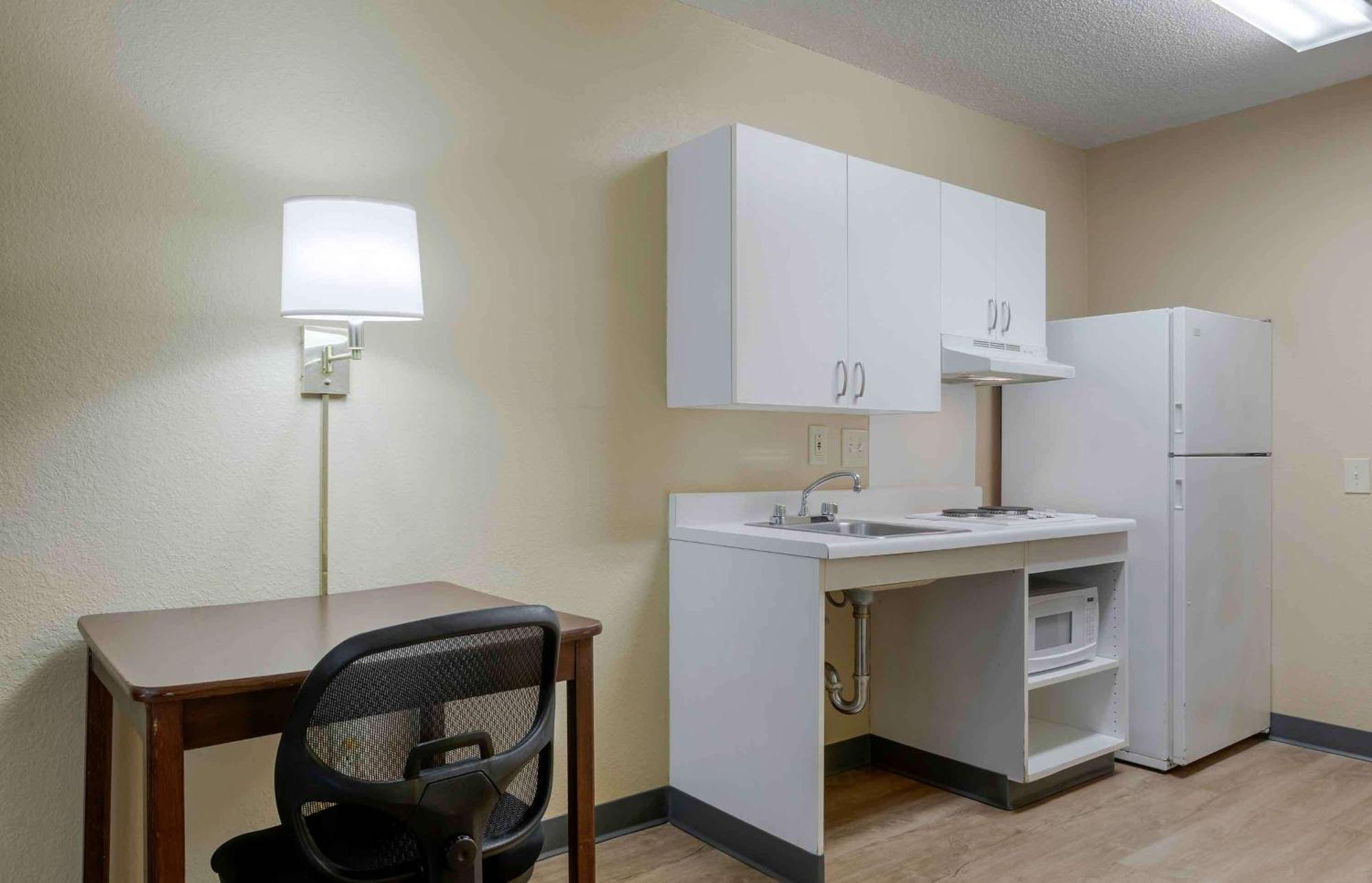 Extended Stay America Suites - Tampa - Airport - N Westshore Blvd Bagian luar foto