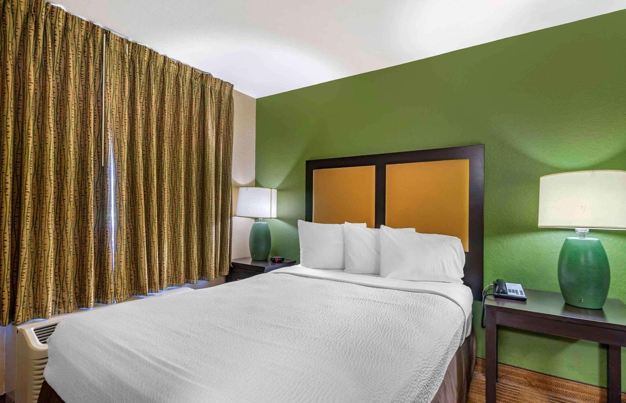 Extended Stay America Suites - Tampa - Airport - N Westshore Blvd Bagian luar foto