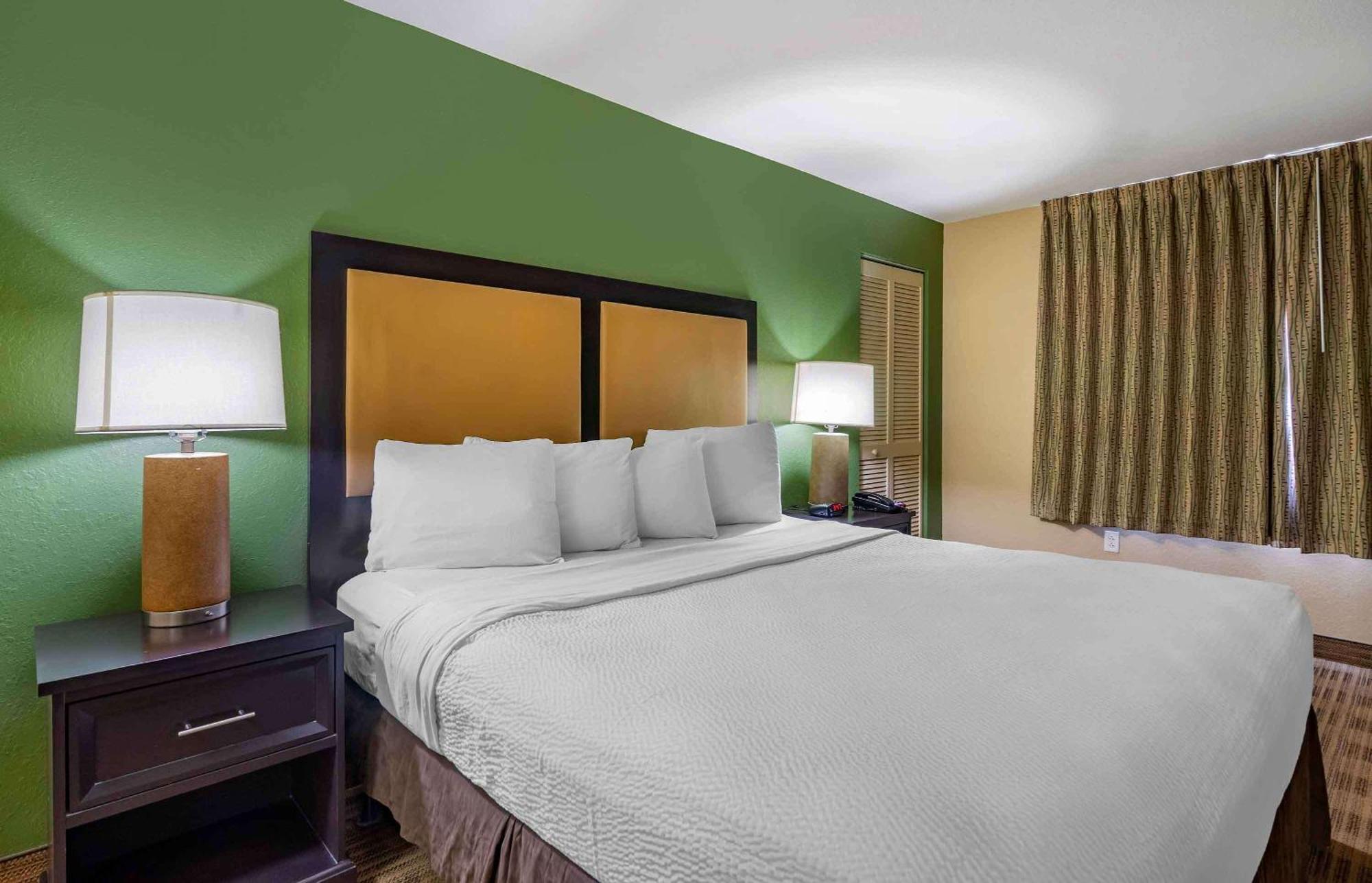 Extended Stay America Suites - Tampa - Airport - N Westshore Blvd Bagian luar foto