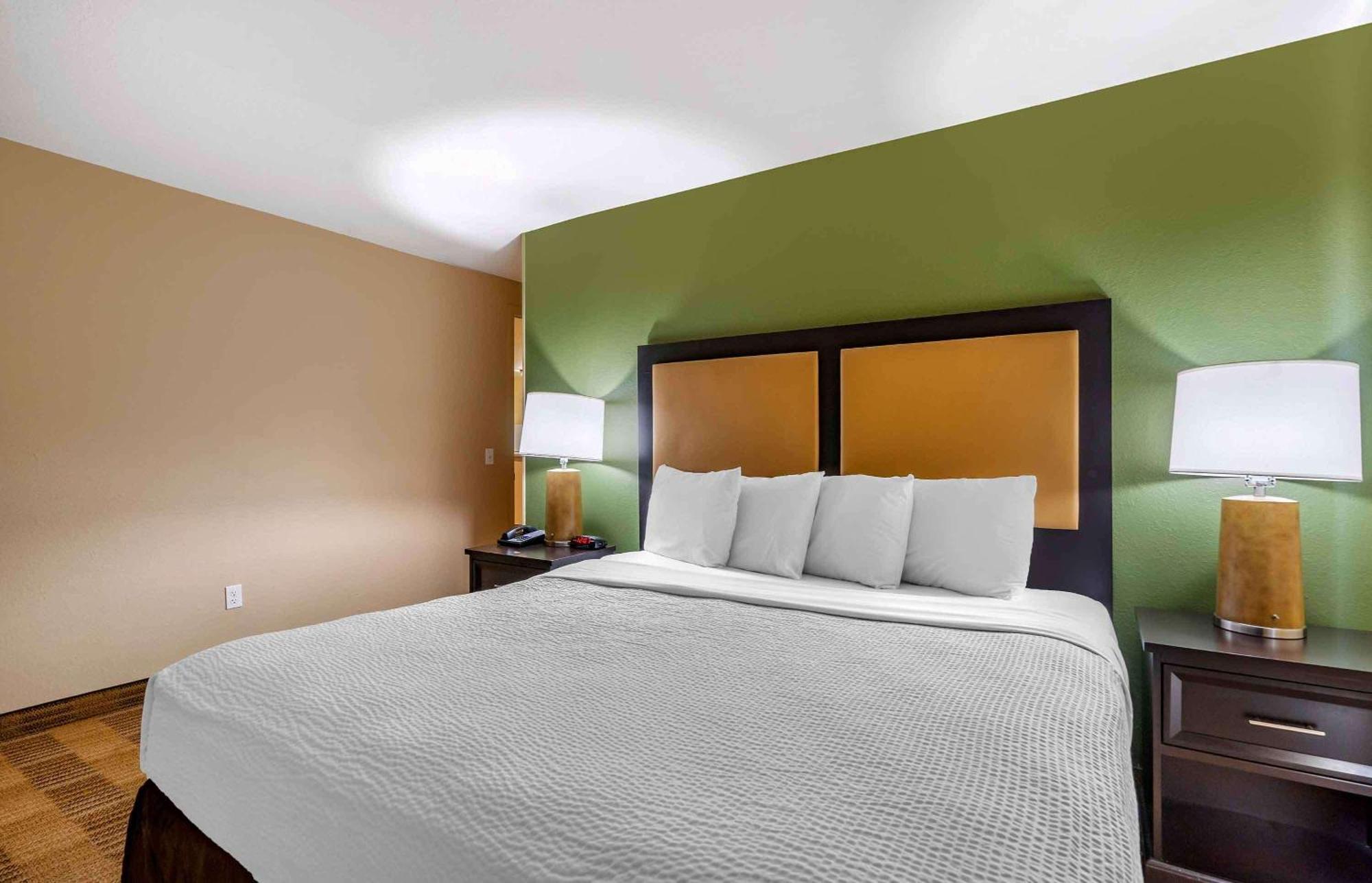 Extended Stay America Suites - Tampa - Airport - N Westshore Blvd Bagian luar foto
