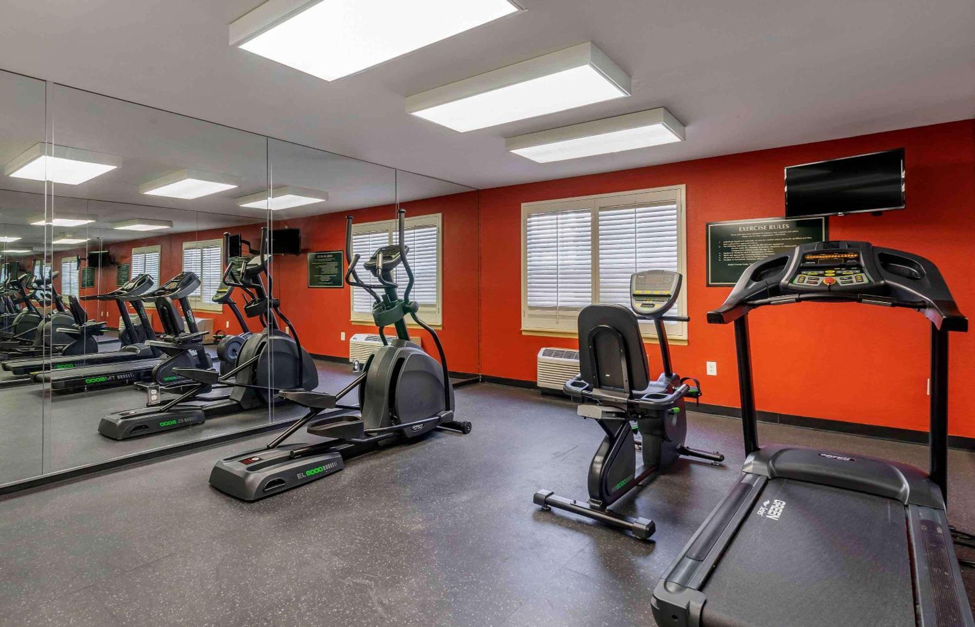 Extended Stay America Suites - Tampa - Airport - N Westshore Blvd Bagian luar foto