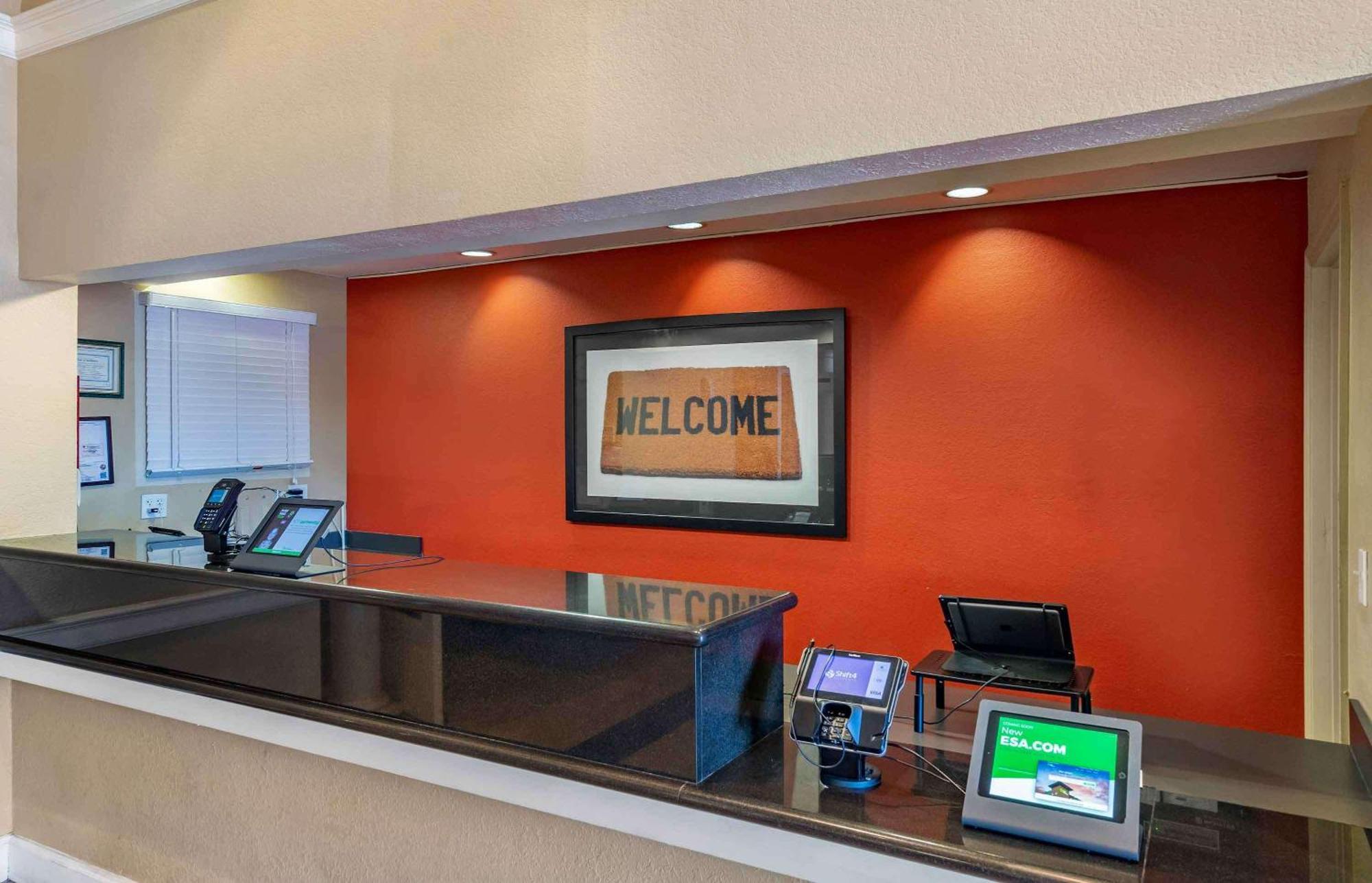 Extended Stay America Suites - Tampa - Airport - N Westshore Blvd Bagian luar foto