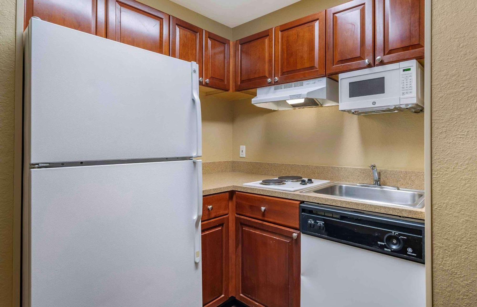 Extended Stay America Suites - Tampa - Airport - N Westshore Blvd Bagian luar foto