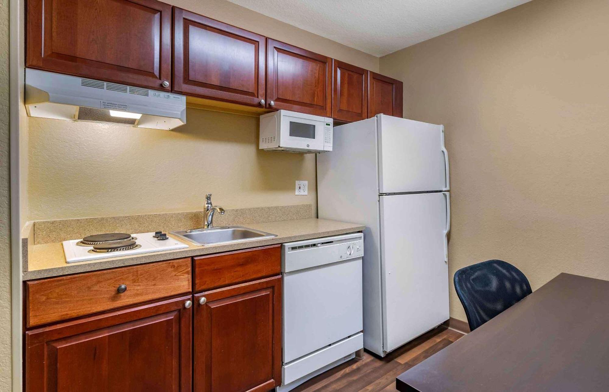 Extended Stay America Suites - Tampa - Airport - N Westshore Blvd Bagian luar foto