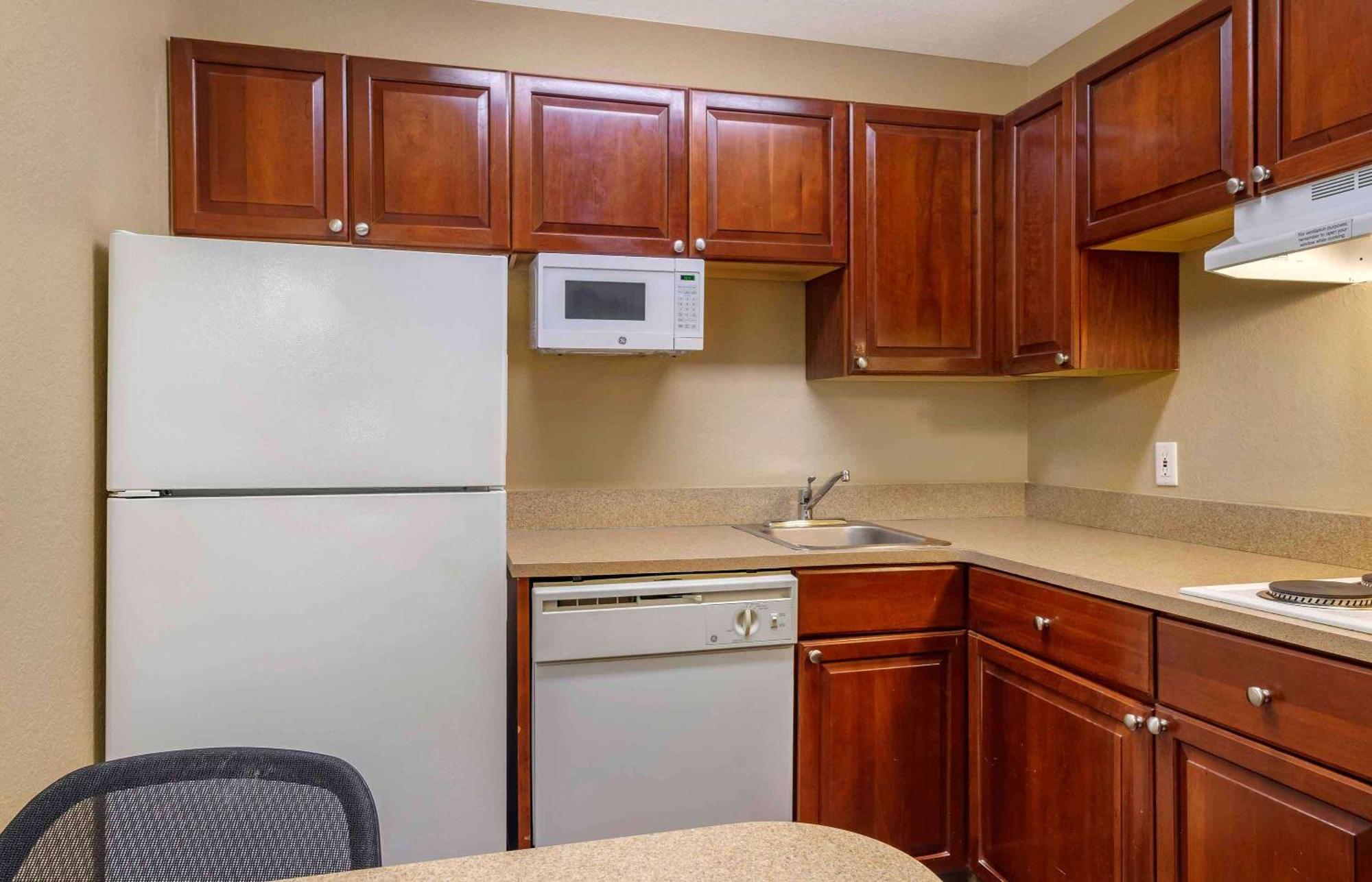 Extended Stay America Suites - Tampa - Airport - N Westshore Blvd Bagian luar foto