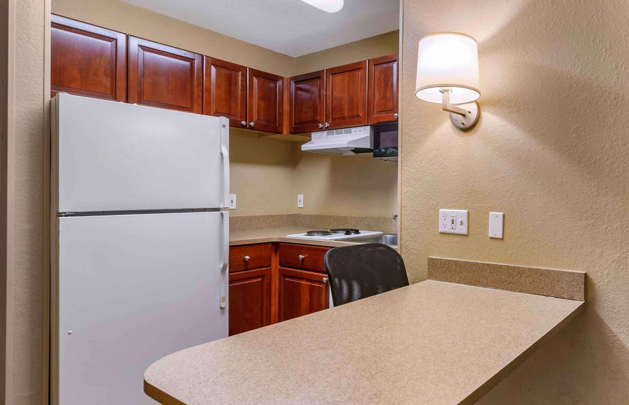 Extended Stay America Suites - Tampa - Airport - N Westshore Blvd Bagian luar foto