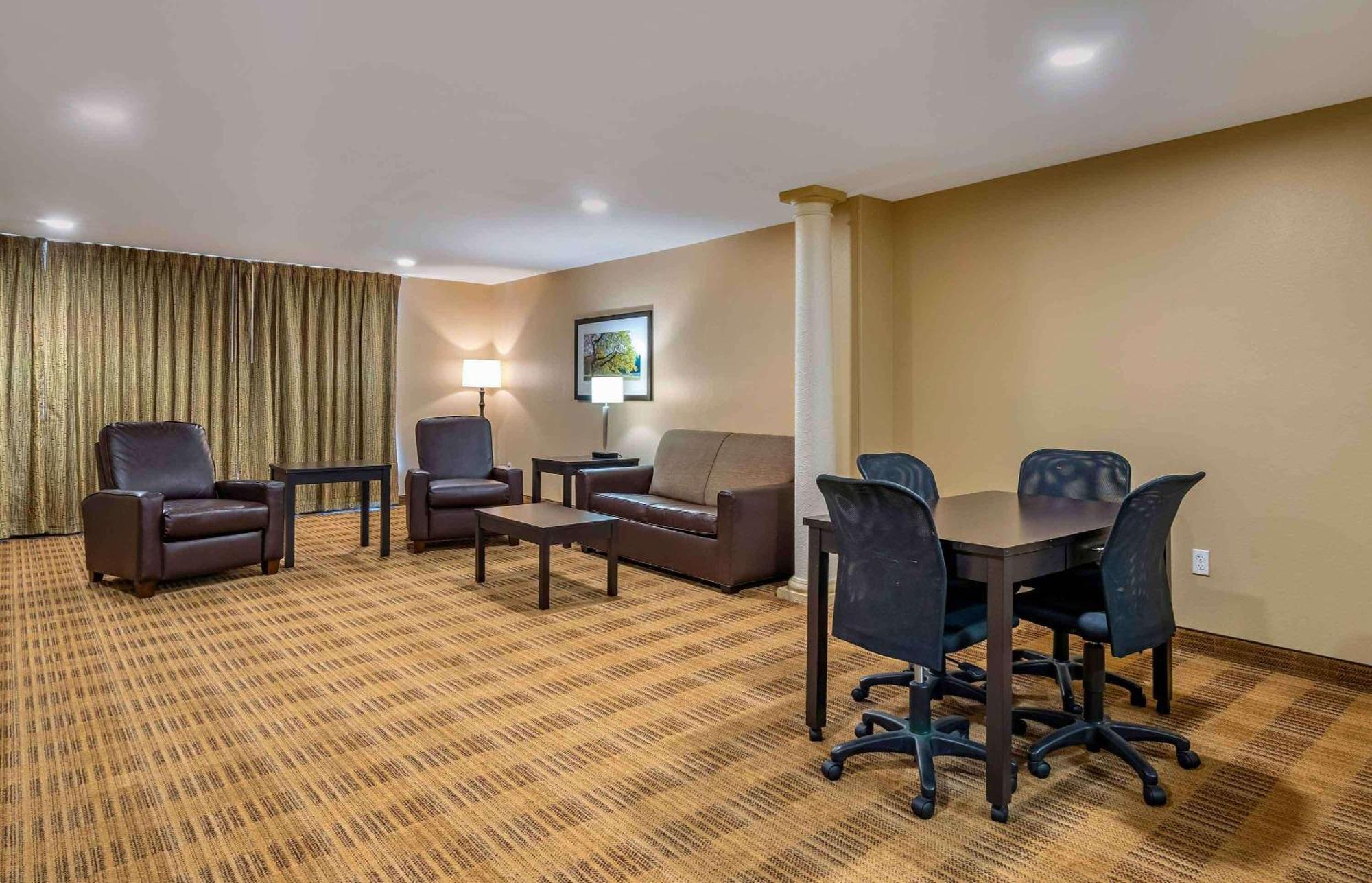 Extended Stay America Suites - Tampa - Airport - N Westshore Blvd Bagian luar foto