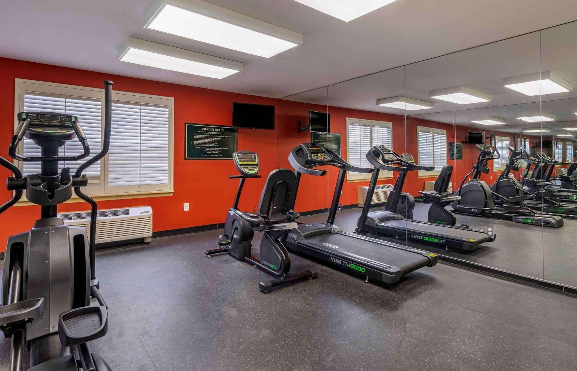 Extended Stay America Suites - Tampa - Airport - N Westshore Blvd Bagian luar foto