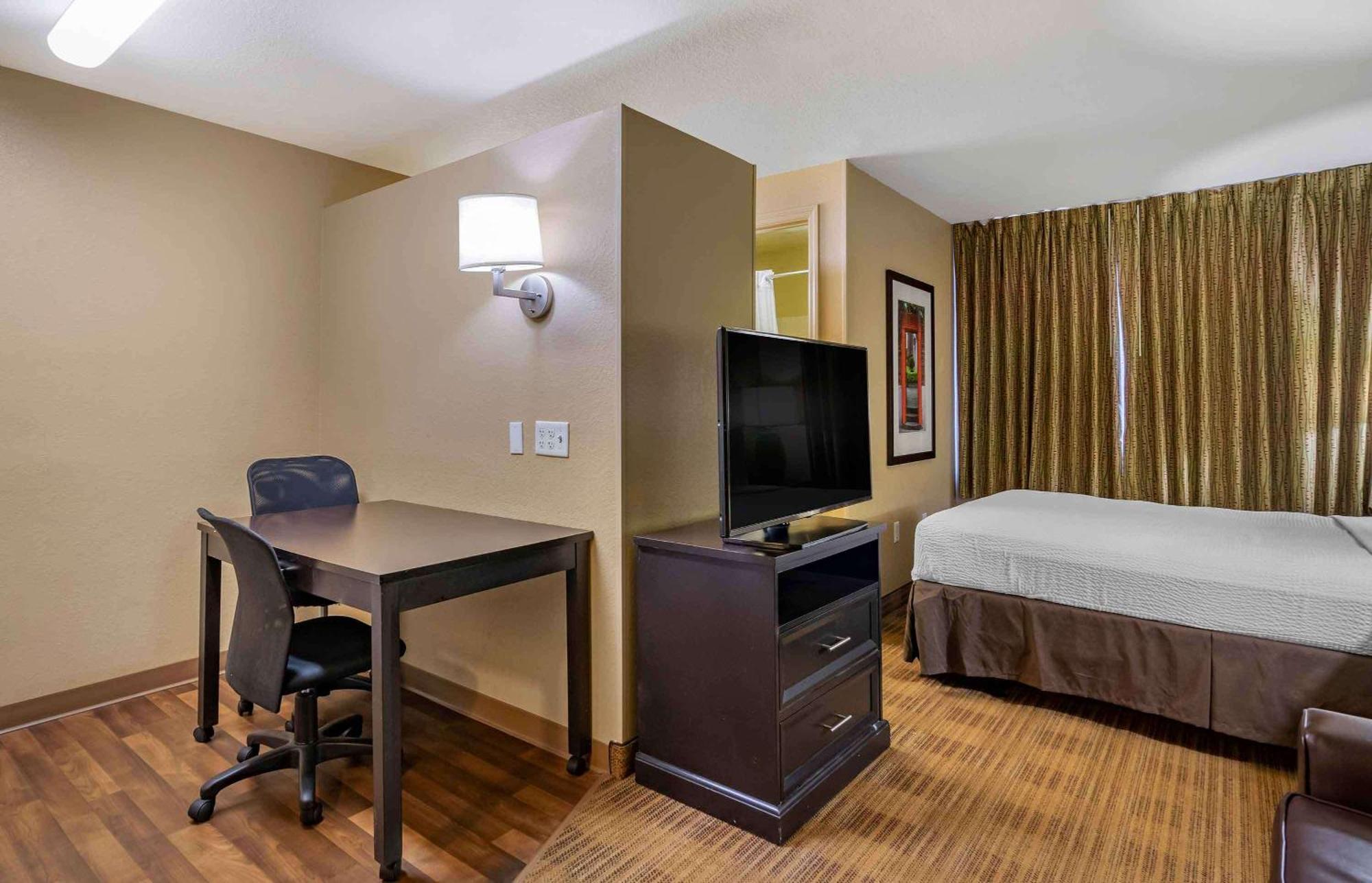 Extended Stay America Suites - Tampa - Airport - N Westshore Blvd Bagian luar foto