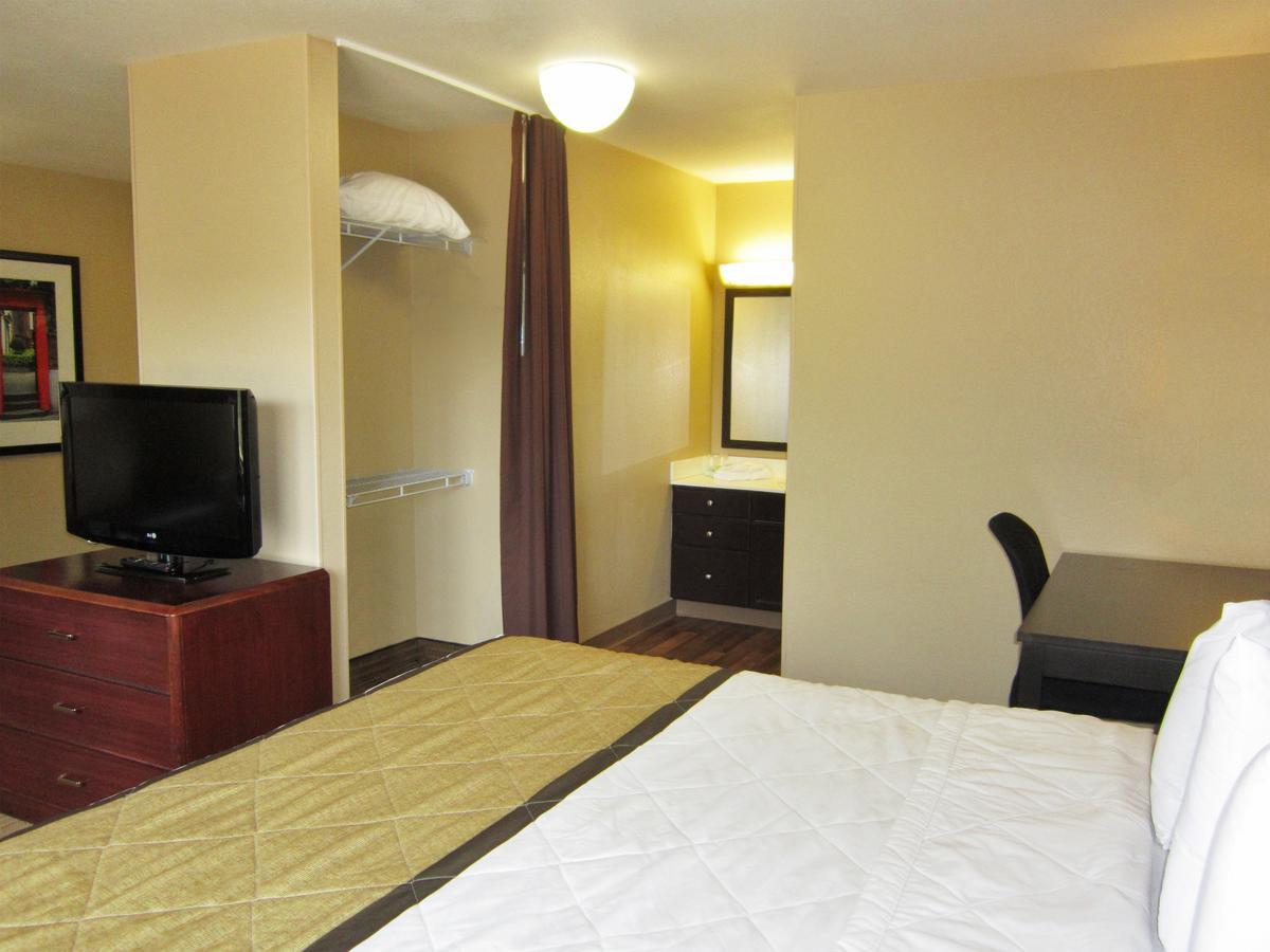 Extended Stay America Suites - Tampa - Airport - N Westshore Blvd Bagian luar foto