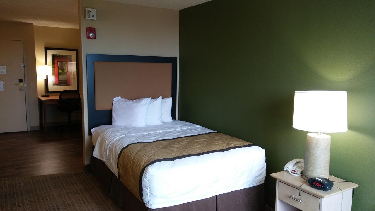 Extended Stay America Suites - Tampa - Airport - N Westshore Blvd Bagian luar foto