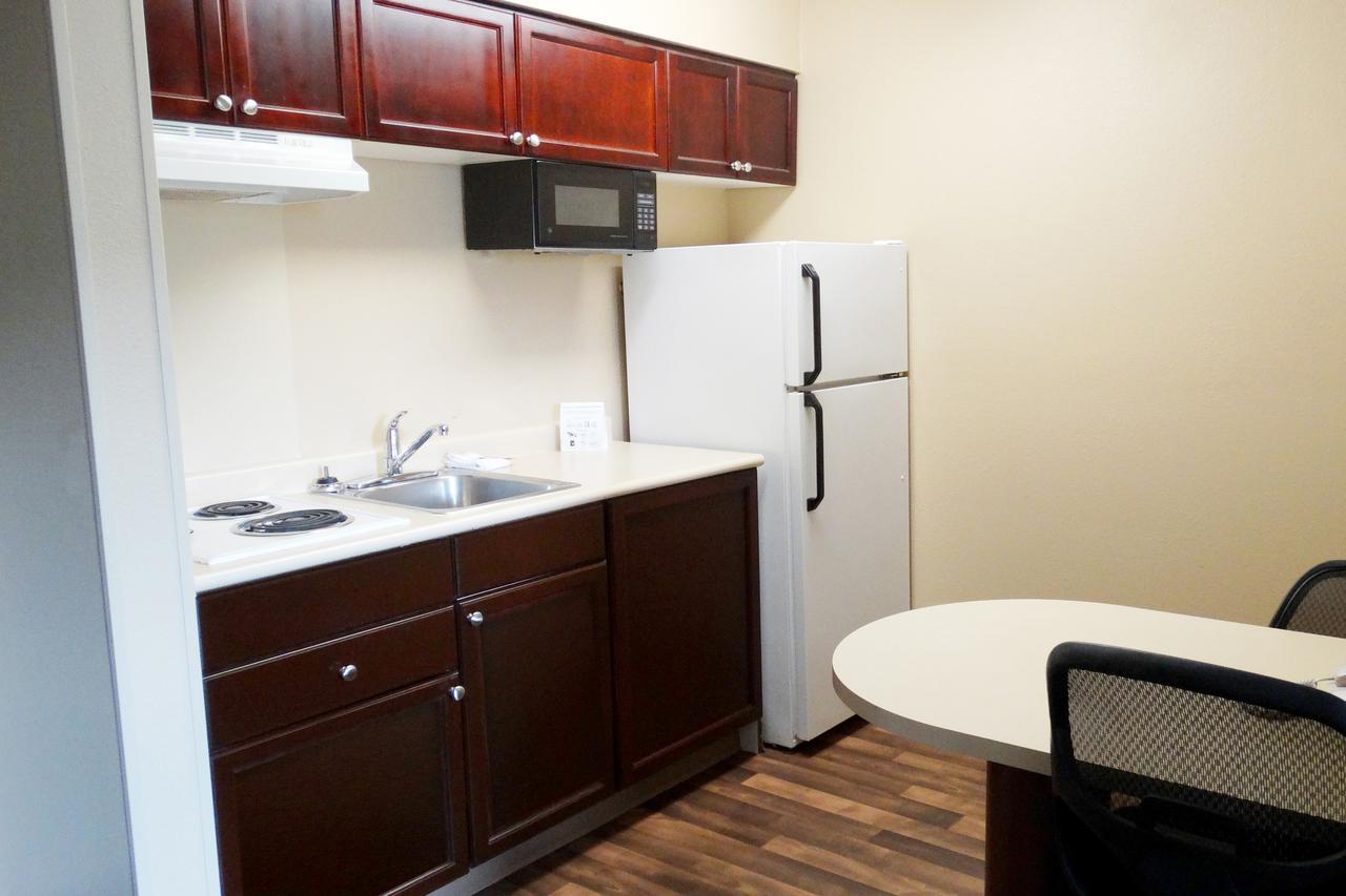 Extended Stay America Suites - Tampa - Airport - N Westshore Blvd Bagian luar foto