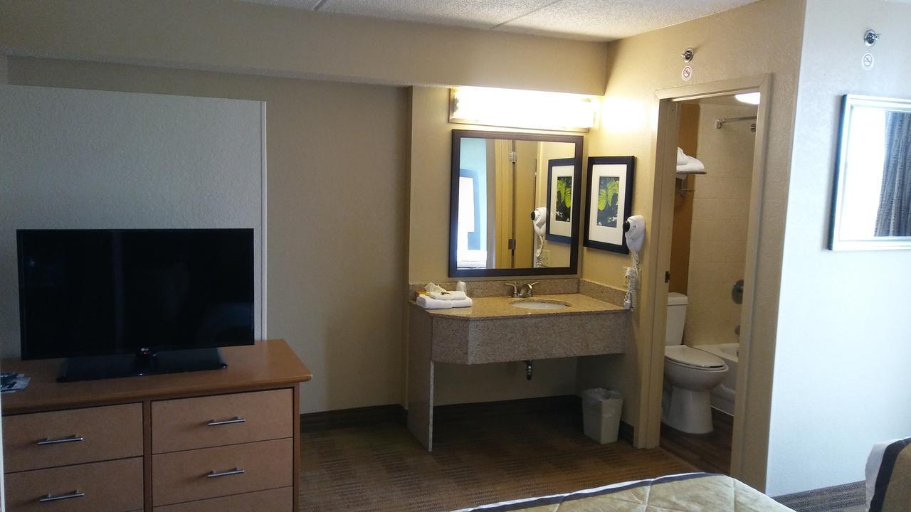 Extended Stay America Suites - Tampa - Airport - N Westshore Blvd Bagian luar foto