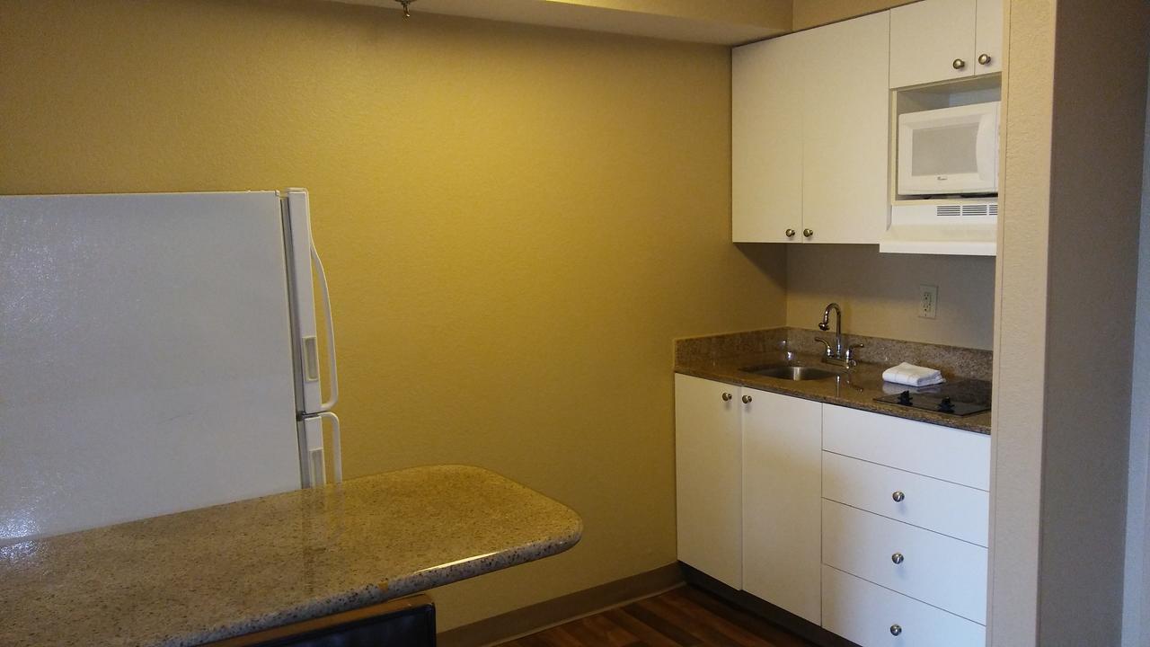 Extended Stay America Suites - Tampa - Airport - N Westshore Blvd Bagian luar foto